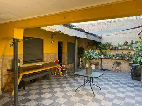 Casa 4 ambientes con 1 baño