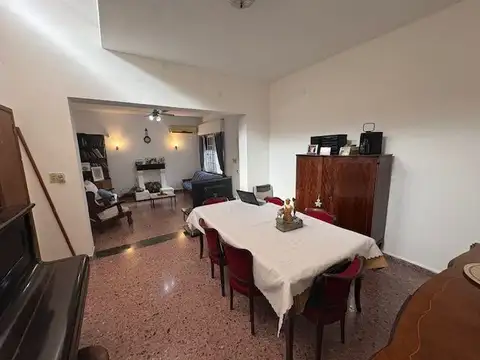 Casa 5 ambientes con 2 baños
