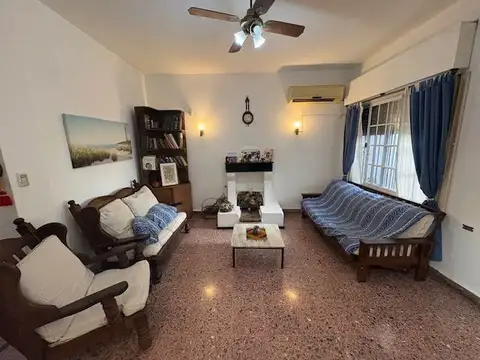 Casa 5 ambientes con 2 baños
