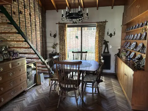 Casa en una planta, en muy linda cuadra de Punta Chica