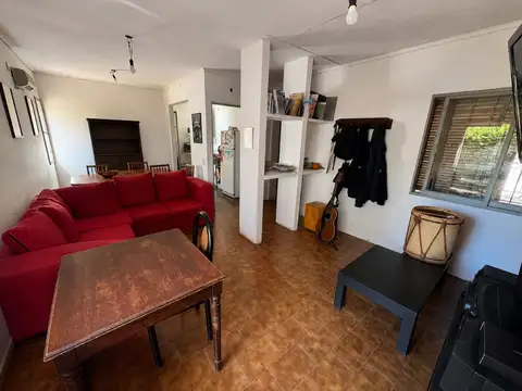 CASA 3 AMBIENTES EN VENTA CON JARDIN Y COCHERA