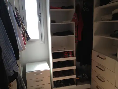 Casa 8 ambientes con 6 baños