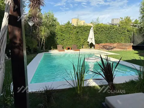 Casa en Alquiler con 1 cochera