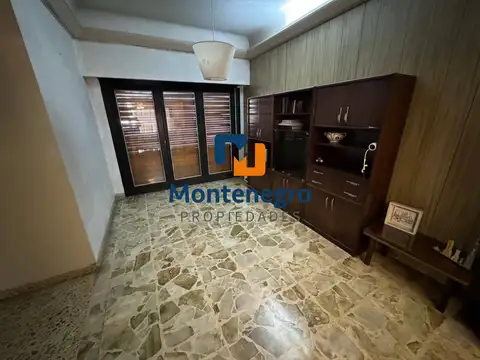 Casa 6 ambientes con 2 baños