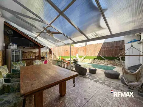 Casa en Venta con 4 cocheras