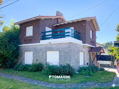 CHALET MARPLATENSE EN ESQUINA PARA USO PROFESIONAL