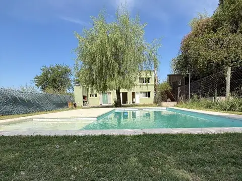 Casa a estrenar! de 2 Dormi pileta y parque Carmen de Areco.