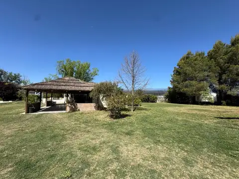 Casa en venta en San Martín con quincho y pileta