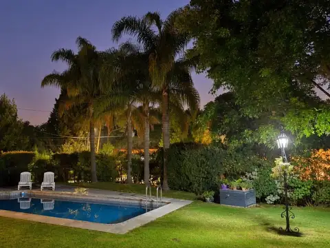 Casa 8 ambientes con 3 baños