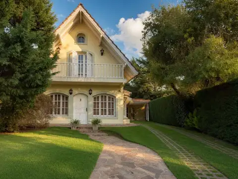 Casa en Venta con 4 cocheras