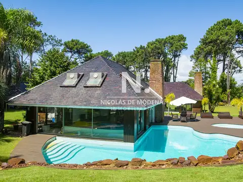 Casa 6 ambientes con 4 baños