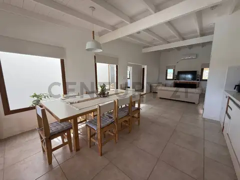 Casa 4 ambientes con 3 baños