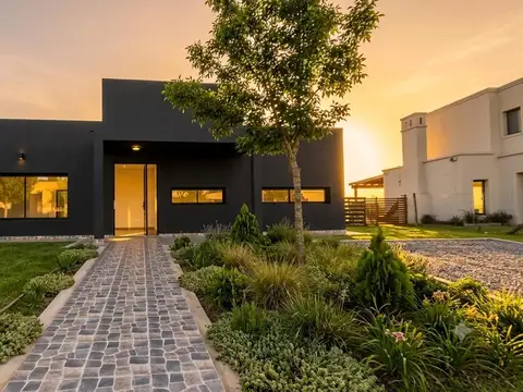 USD 299.000 – Casa en venta a estrenar de máxima calidad constructiva en San Sebastián