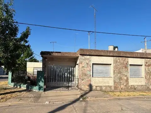 Venta casa dos dormitorios y cochera arroyo seco