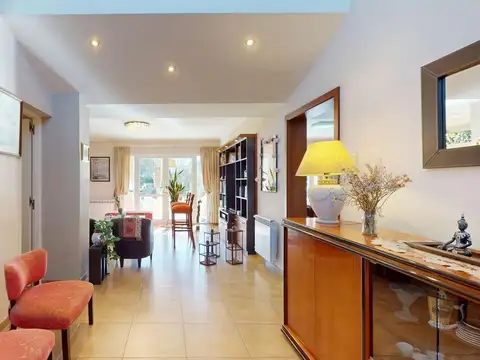 Casa en Venta con 4 cocheras