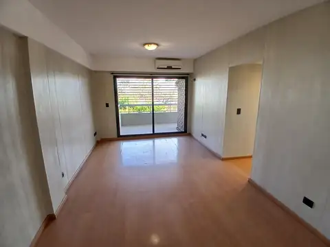 Alquiler. semipiso 3 ambientes con cochera. villa devoto