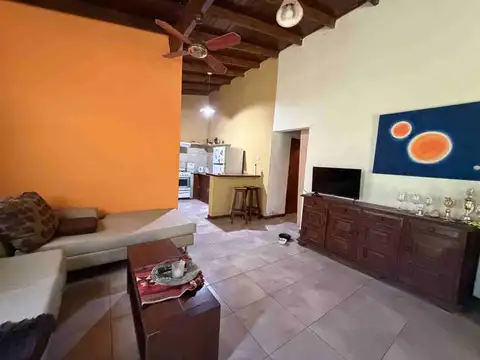 Casa 4 ambientes con 2 baños