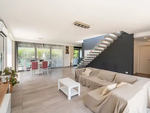 VENTA CASA 4 AMBIENTES NUEVO QUILMES  LOTE INTERNO