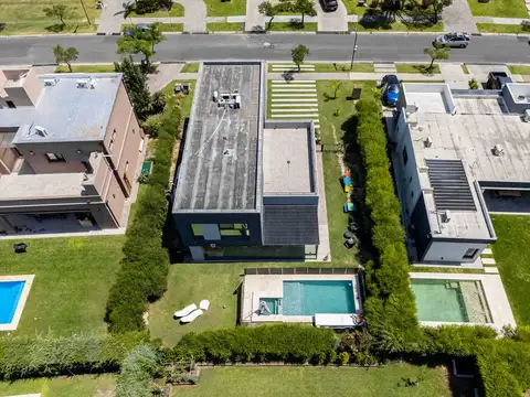 Casa 4 ambientes con 3 baños