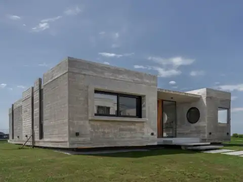 Venta Casa - Barrio Riberas , Puertos del Lago - 5 ambientes
