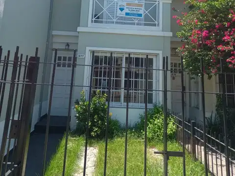 VENTA TRIPLEX 4 AMBIENTES C/ PATIO VILLA SARMIENTO