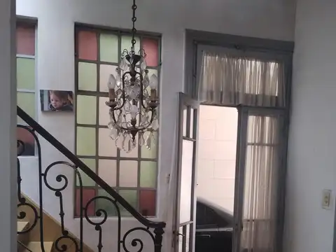 Casa en Alquiler con 2 cocheras
