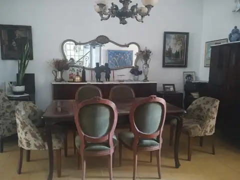 Casa 9 ambientes con 2 baños