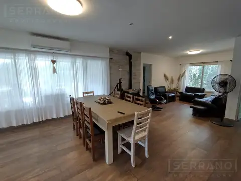 Casa 4 ambientes con 2 baños
