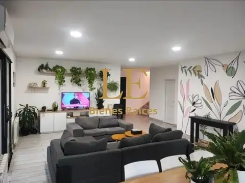 Casa en Venta con 6 cocheras