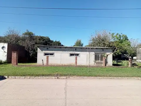 VENTA - TERRENO CON QUINCHO EN CONSTRUCCION - CARRIZALES