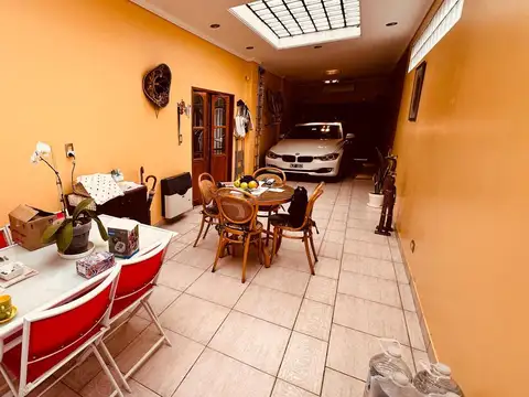 Casa en Venta con 3 cocheras