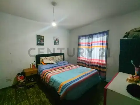 CENTURY 21 LÓPEZ VENDE CASA CON 2 SALONES COMERCIALES
