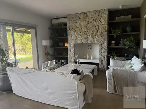 Casa 5 ambientes con 3 baños