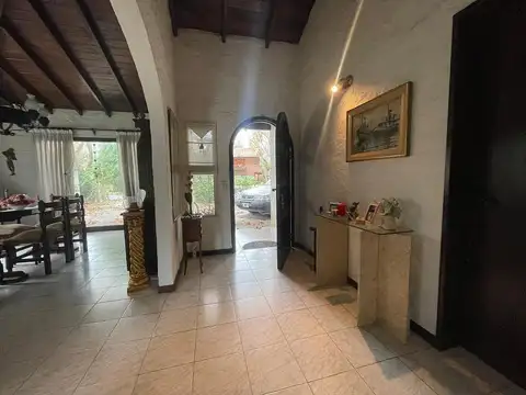Casa 5 ambientes con 2 baños
