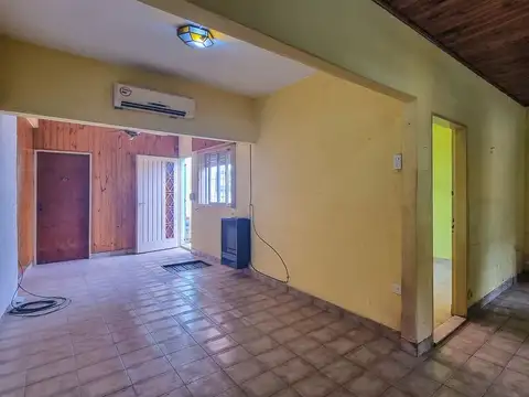Casa 4 ambientes con 1 baño