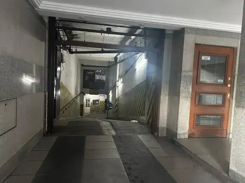 Av. Castro Barros al 100