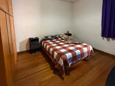 Casa en venta  con dos departamentos a reciclar - Florida