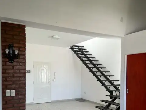 DEPARTAMENTO 2 AMB. - 1ER PISO CONTRA FRENTE