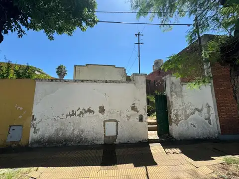 Casa antigua en Calle 20 entre 37 y 39 - ¡RETASADA!
