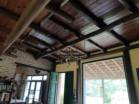 VENTA CHALET 230 m2 sobre LOTE 3500 m2-Apto crédito -CHACRAS DEL MOLINO 100
