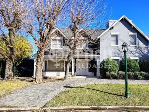 Excelente Casa De 4 Ambientes Con Pileta En Barrio Septiembre - Escobar