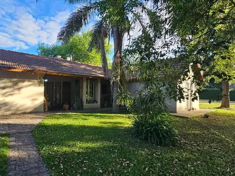  CASA  6 AMBIENTE en VENTA LOTE  1586m2 con PARQUE