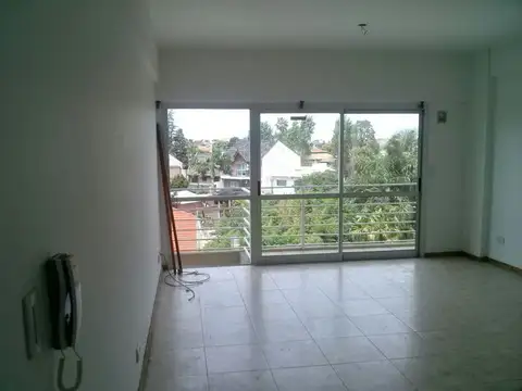 EN VENTA DEPARTAMENTO DE 2 AMBIENTES COCHERA 3ER PISO AL FRENTE - FICHA 6525
