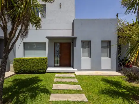 VENTA CASA CON JARDIN Y PISCINA EN HUDSON PARK