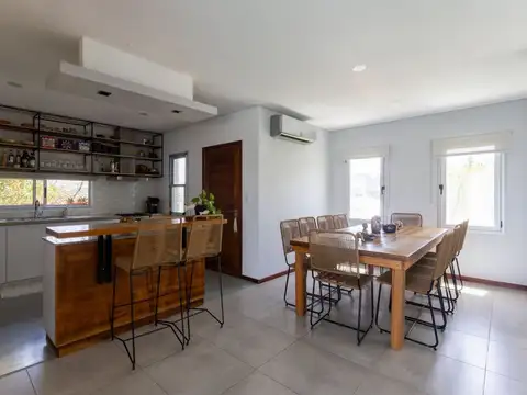 VENTA CASA CON JARDIN Y PISCINA EN HUDSON PARK