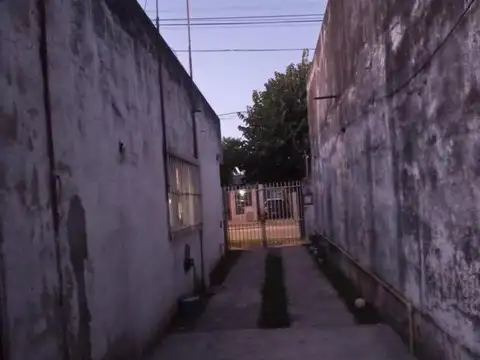 CASA 3 AMB. TIPO AMERICANA ,MUY BUENA UBICACION