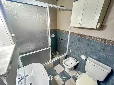 VENTA  - Casa única de pasillo, con patio y parrillero - Barrio Tablada, Rosario. APTA CRÉDITO.