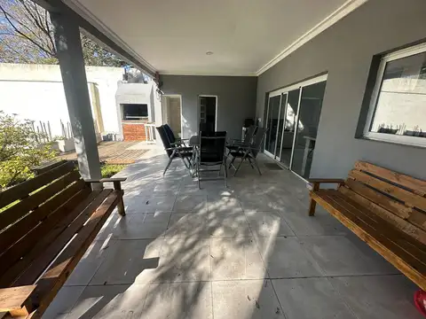 Casa en Venta en Barrio Parque Leloir, USD 250.000