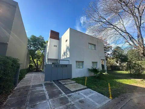 Casa - Barrio Parque Leloir