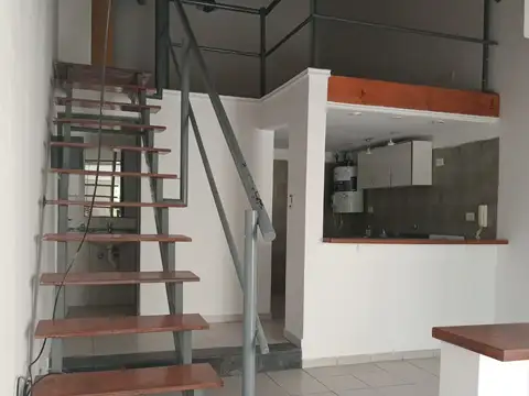 Depto Tipo Casa en Alquiler con 1